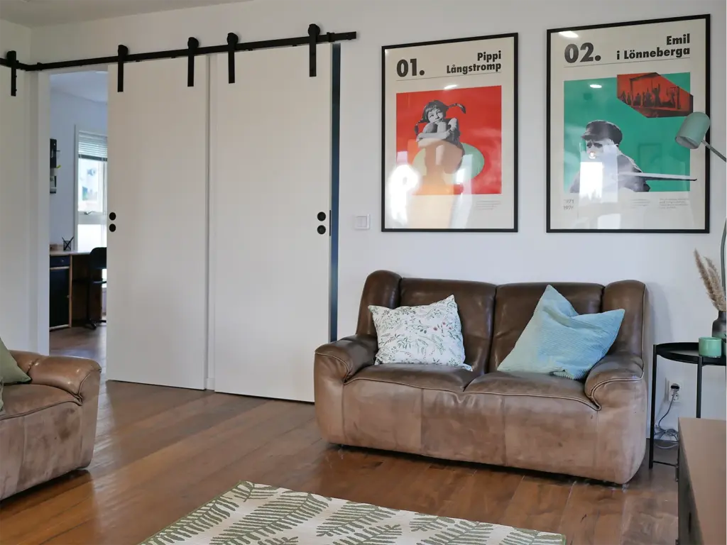 airbnb-guesthouse-slider-living-room-2