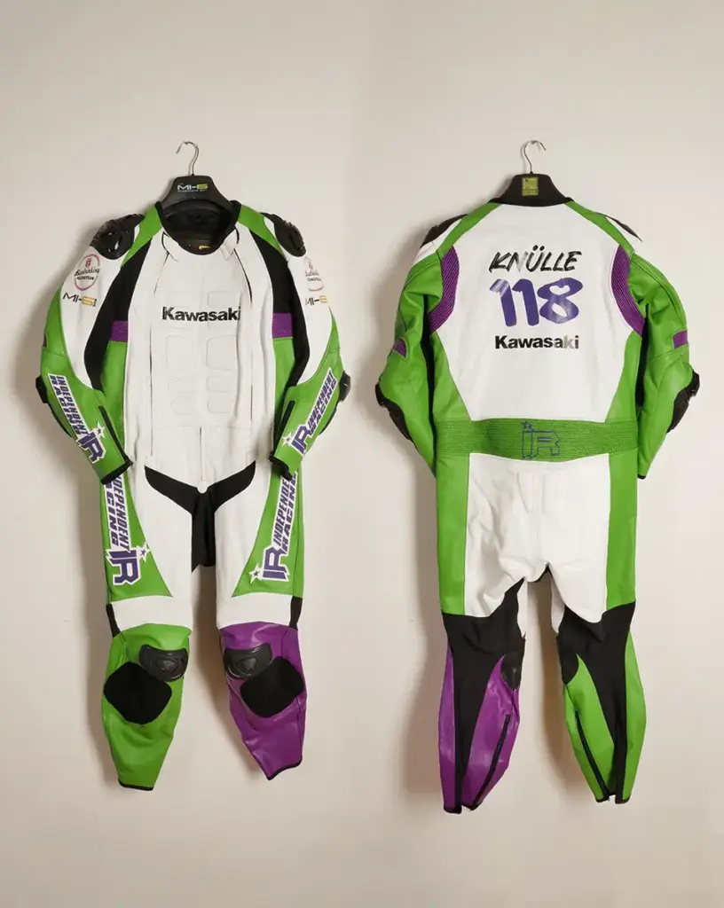 independent-racing-slider-kawasaki-suit-02